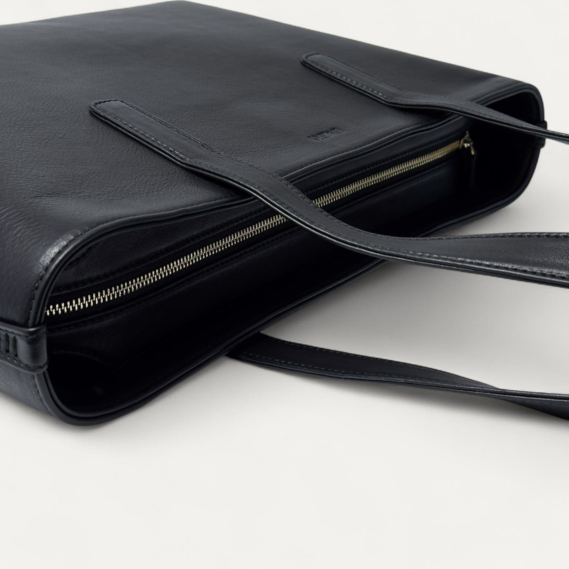 Astrid Tote In Calf Leather - Emery