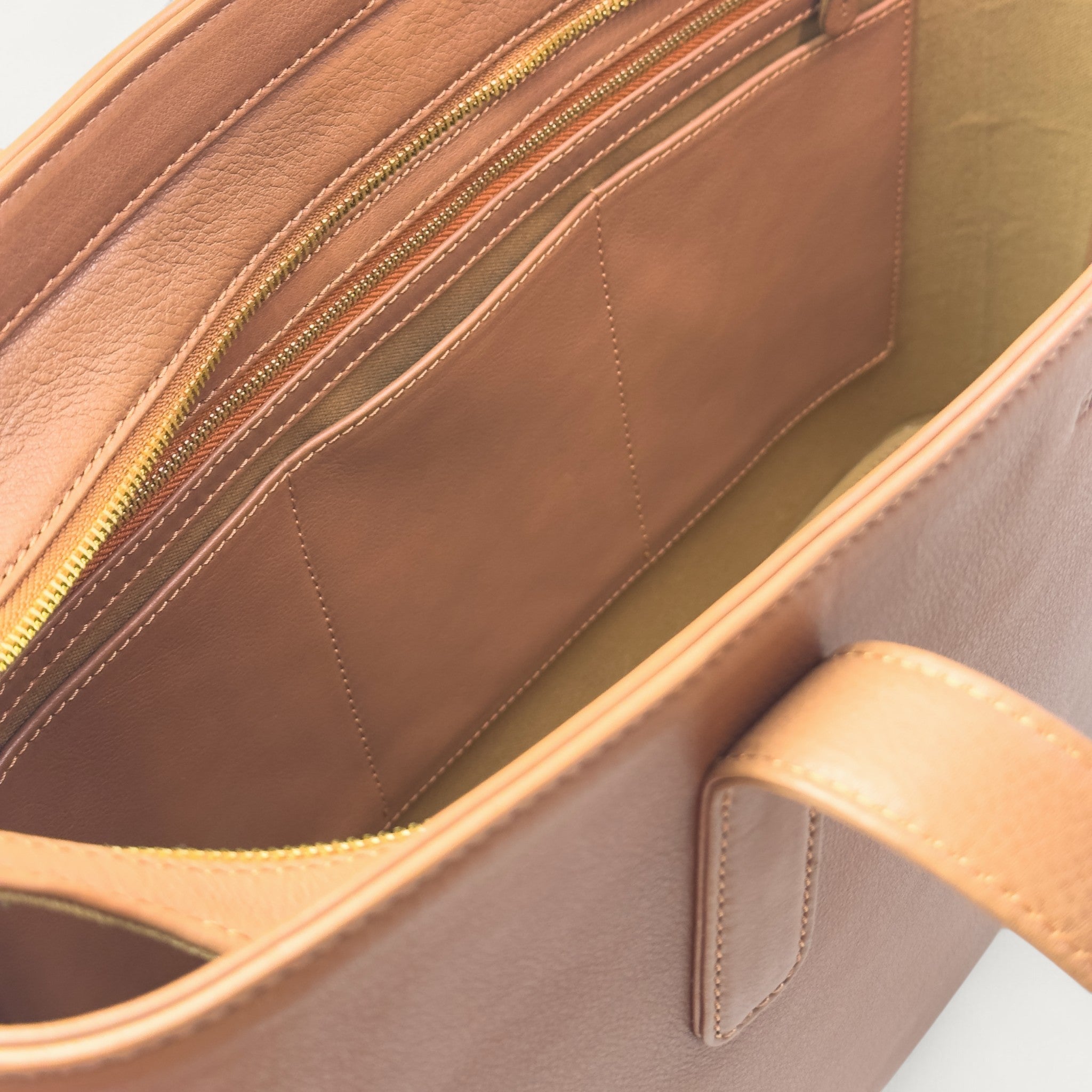 Astrid Tote In Calf Leather - Emery