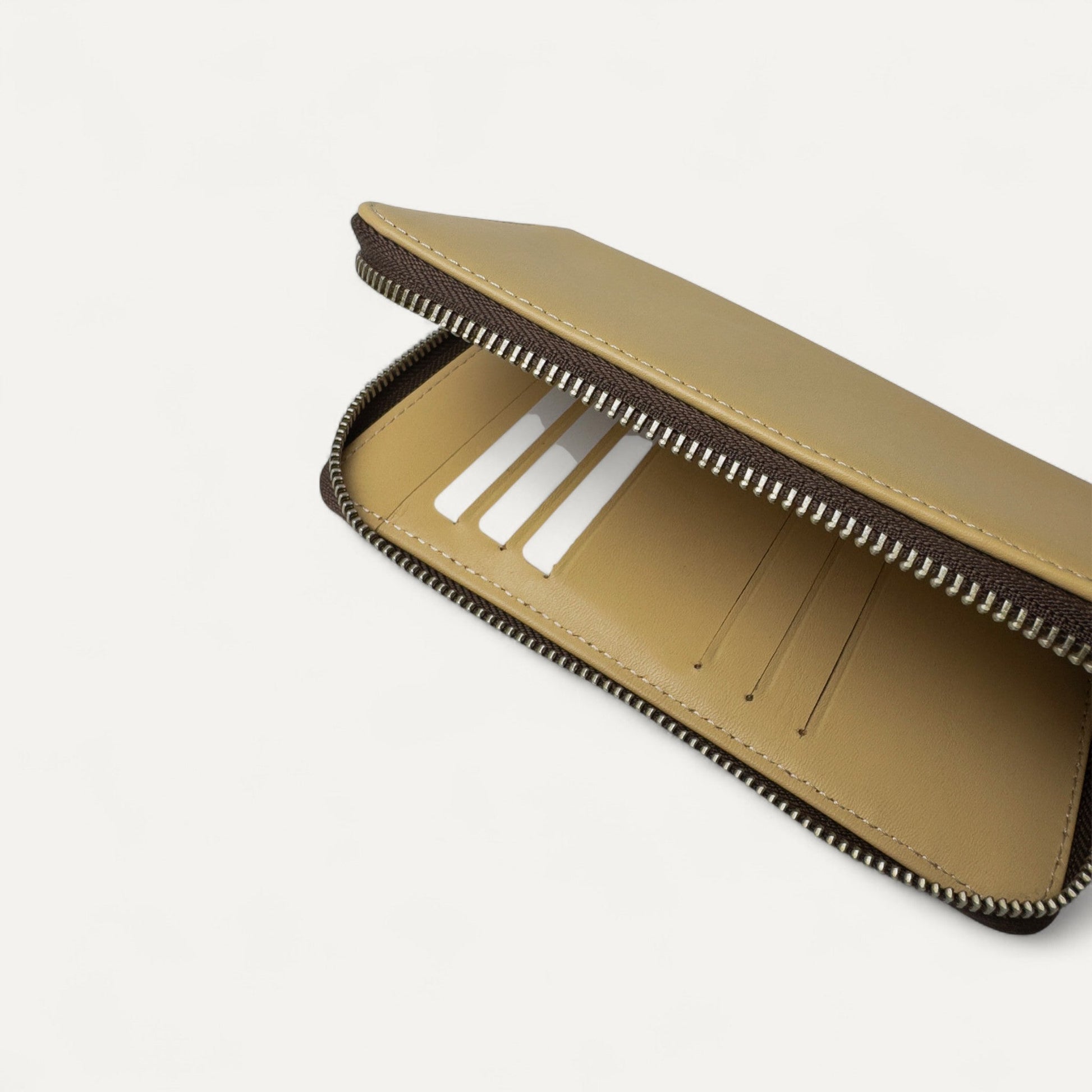 Voyager Travel Wallet - Emery