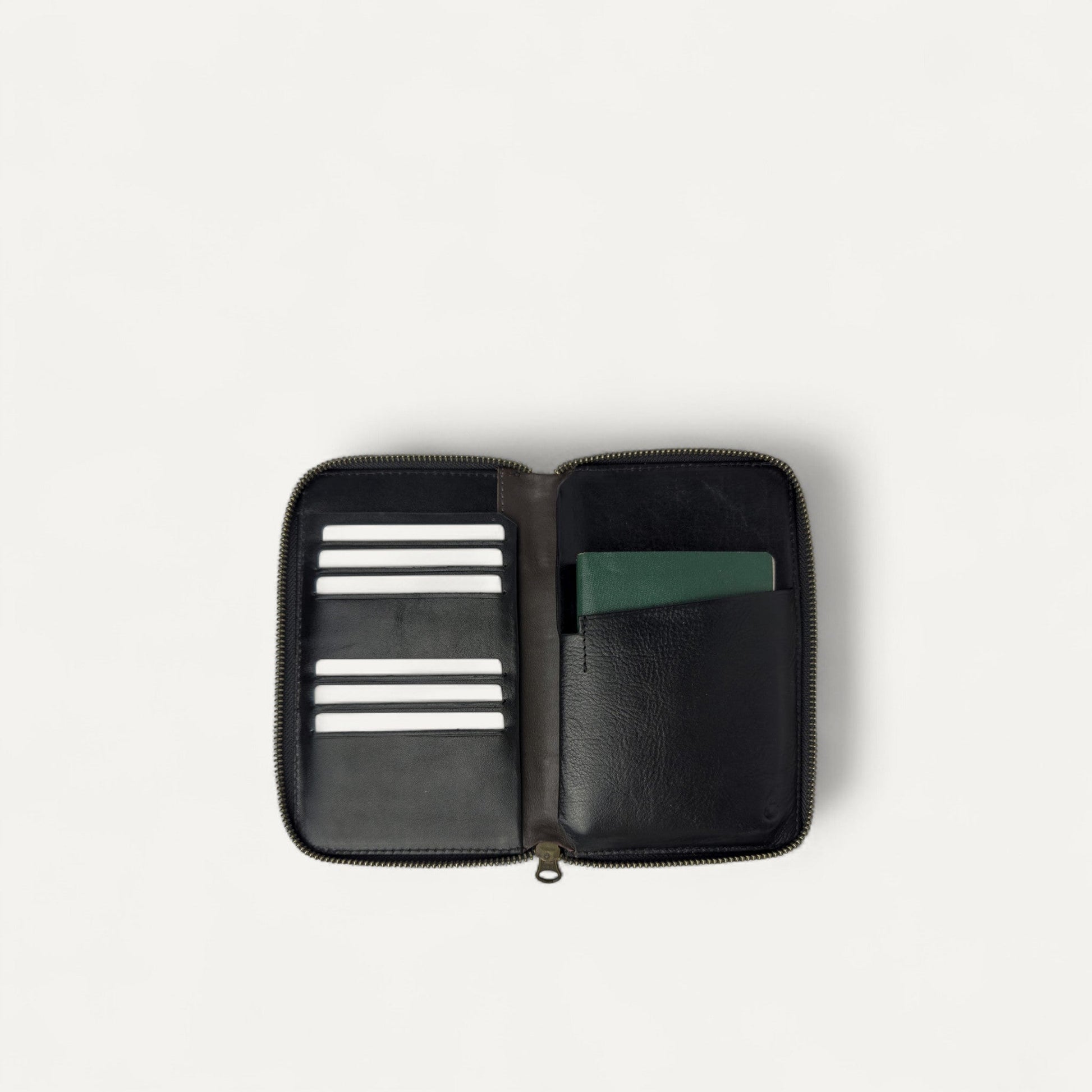 Voyager Travel Wallet - Emery